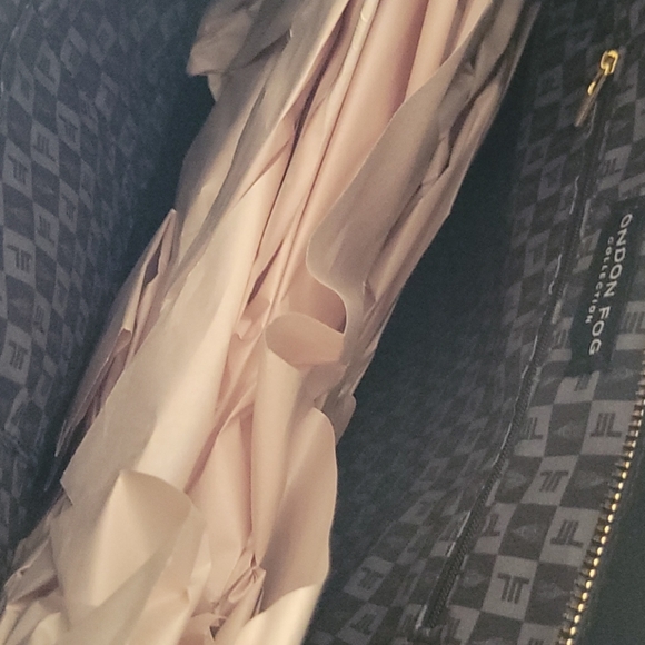 LONDON FOG!Brand New!! Tote! - Picture 4 of 9